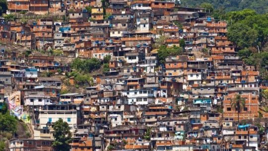 Il villaggio e la favelas: nuove metafisiche urbane